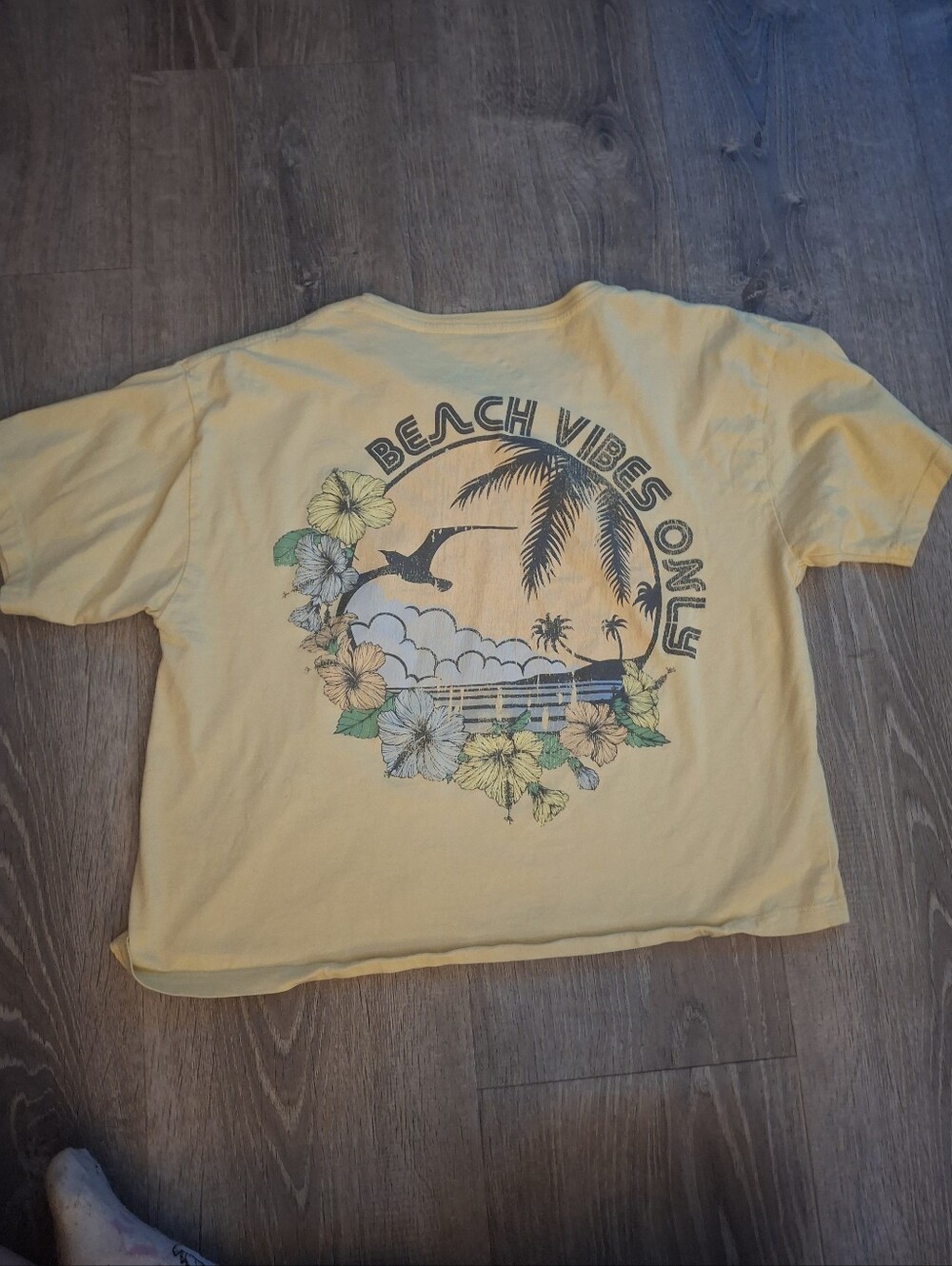 Jantzen Yellow 'Beach Vibes Only' Short Sleeve Tee Juniors Large